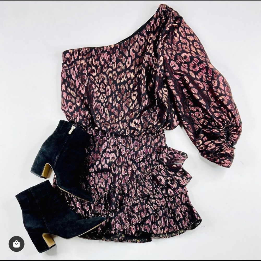 Do be brand size medium NWT
